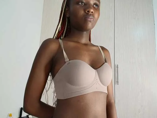 Little-Freak – webcam model profile photo