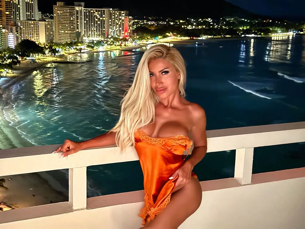 CharlotteMavis – webcam model profile photo