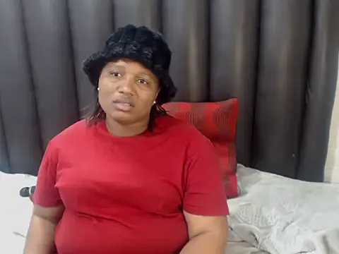 JUICEYLIPS333 – webcam model profile photo